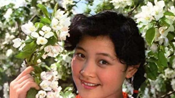 成名后出国，“抛弃”前夫加入外国国籍，却回国捞金，这3位图啥