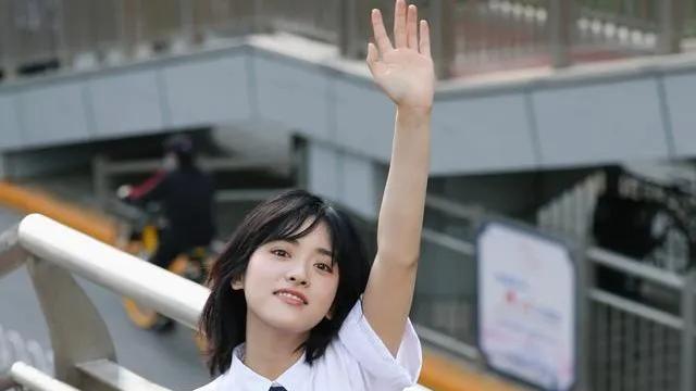 邻家女孩：沈月，甜美减龄，元气可爱，这就是小个子的穿搭天菜！