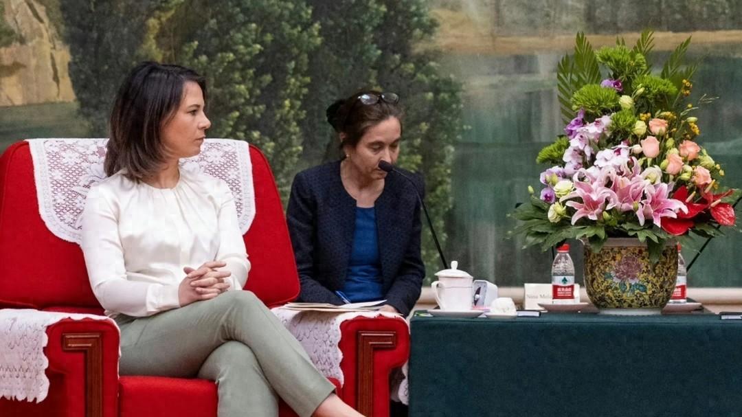 德国女外长访华，待足2天，上飞机前给中国划红线，毛宁反将一军