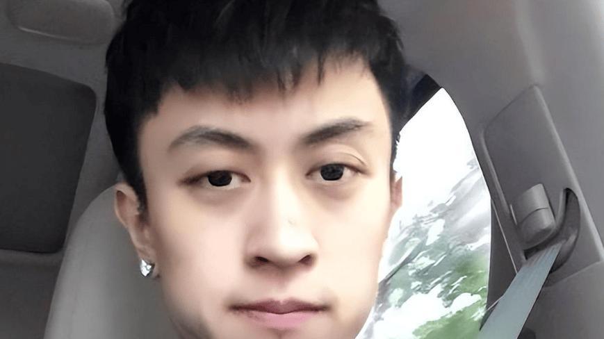 手戴1000多万名表，坐拥3.6亿私人飞机，秦奋到底啥来头？