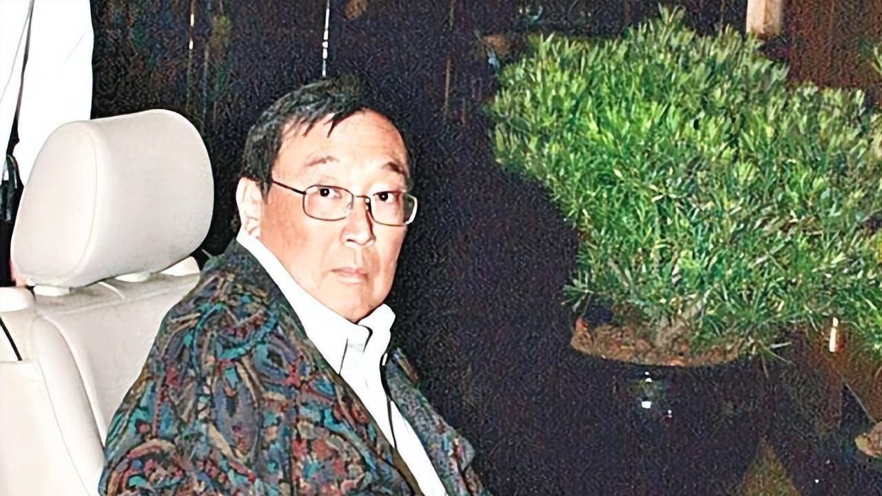 她和小三斗智斗勇43年，熬到老公去世独吞百亿家财，小三气到跺脚