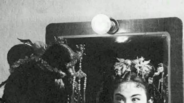 黄梅戏宗师严凤英有多美？曲眉丰颊风华绝代，三婚丈夫至今未娶