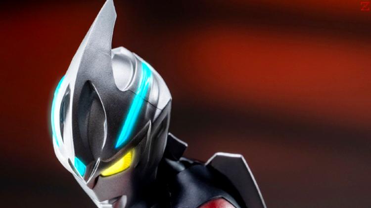 我深陷于对SHF系列中亚刻奥特曼这一角色的无限热爱之中