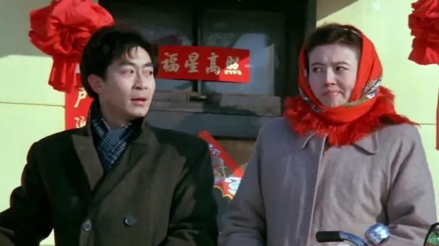 《过年》：一顿五味杂陈的年夜饭，撕开无数家庭金钱与亲情的矛盾