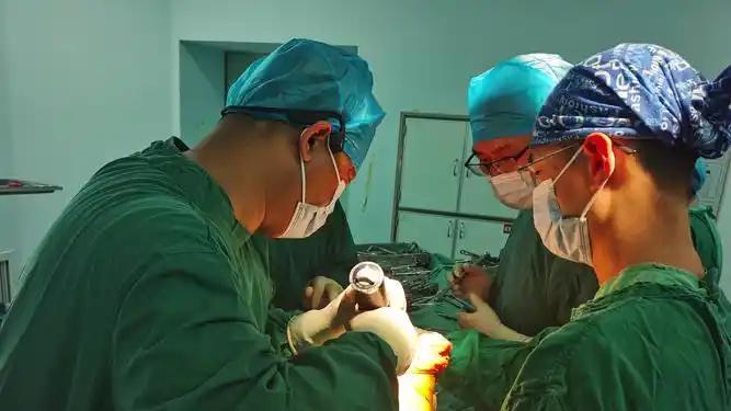成都女子头痛欲裂，医生开颅一看惊呆了：脑中竟有一颗亮闪闪的“珍珠”