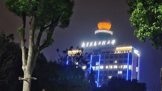 信息工程大学供暖学生喊热，被其它高校嫉妒：坚持一个南京原则