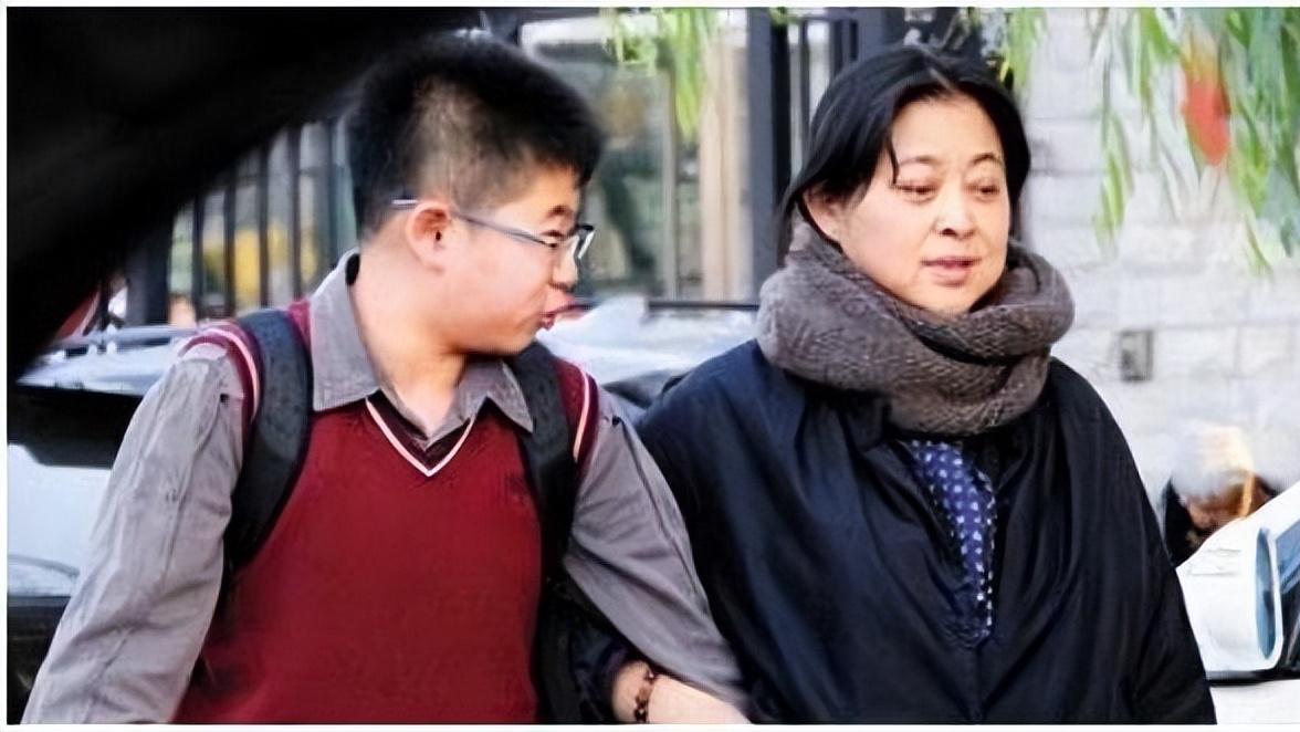 虎子：天生患有疾病，母亲倪萍独自带我艰难求医，此生难报母亲恩