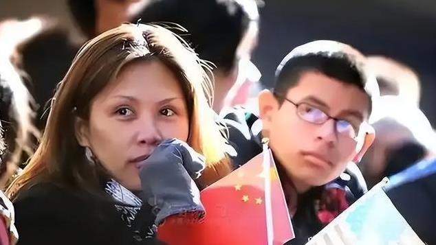 “中华胶”的呼唤：希望中国开放移民让华人回国，该让他们回来吗