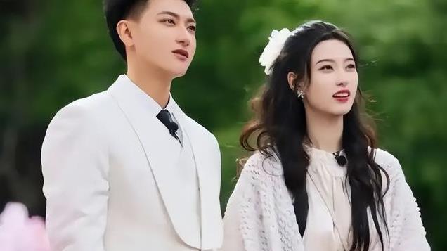 黄子韬官宣领证！弯道超车鹿晗，结婚照站位已预示婚姻结局？