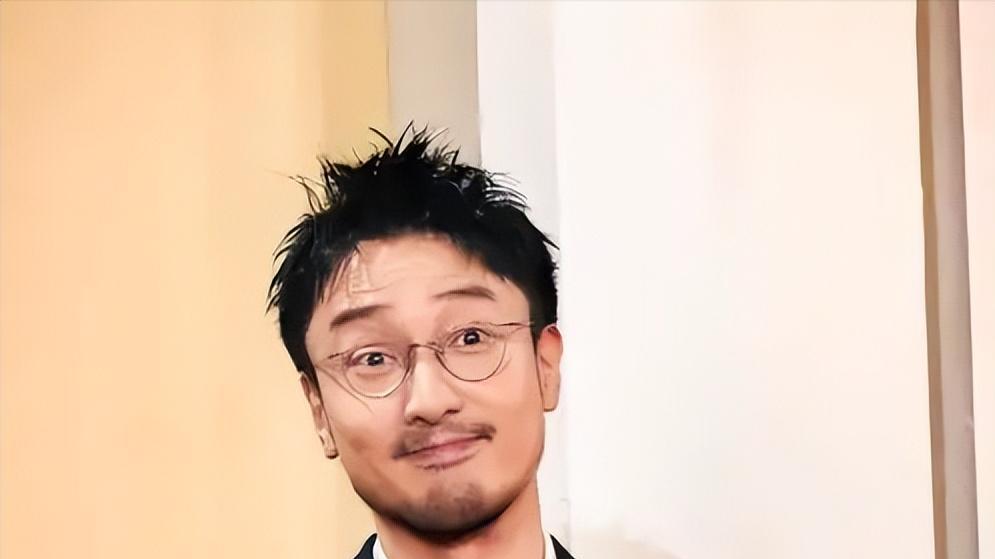 金鸡奖关晓彤又穿错衣服，影后李庚希难得淑女，影帝雷佳音瘦了