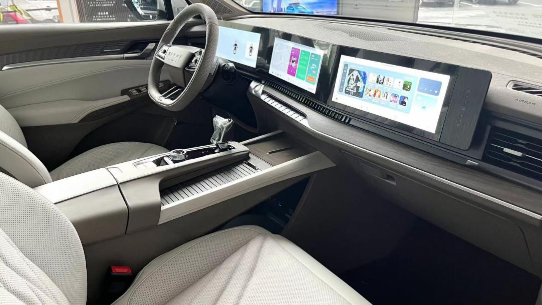 2.0T+9AT+合金悬架！长近5米，从19万跌至12.5万，国外卖的火爆