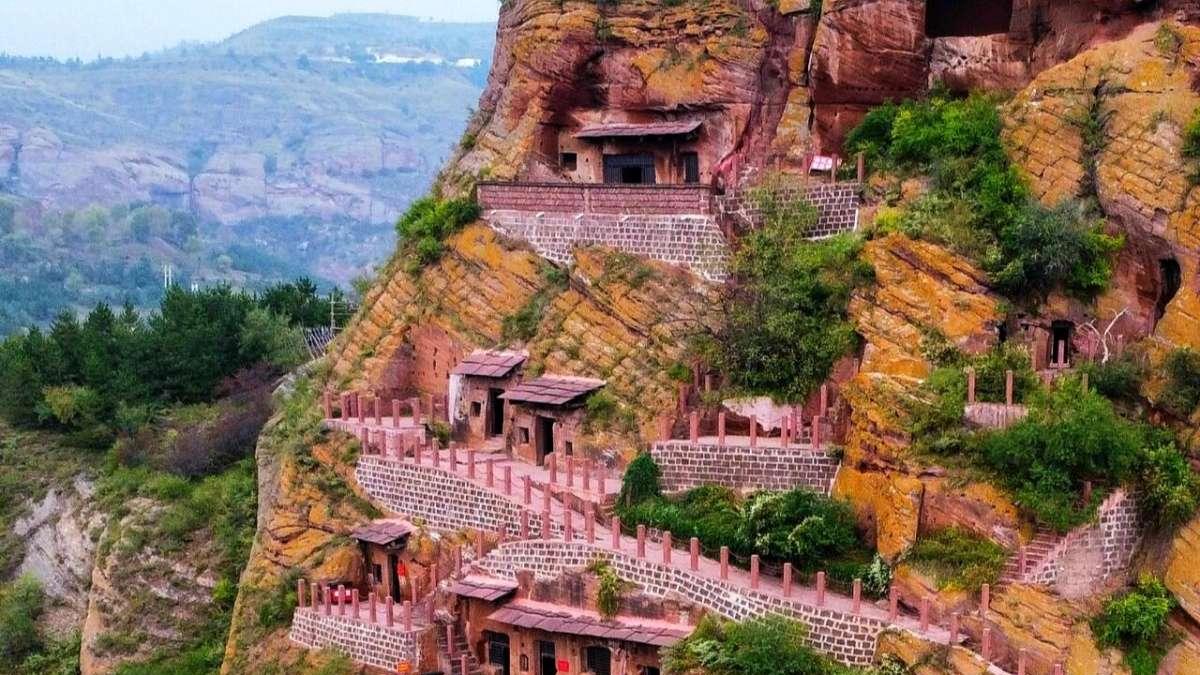 掏空一座山建造一座城，可容纳上千人居住的神奇古寨