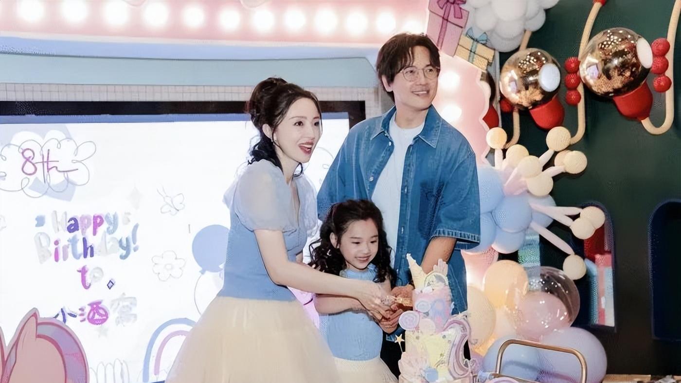 董璇的女儿出道了，首次出演《墨雨云间》现身，可爱却格外像妈