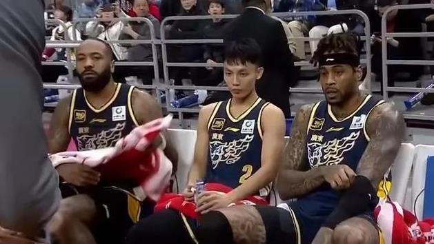 广东击败江苏，赛后听听各界媒体怎么说，杜锋怒喷对手为徐杰出头
