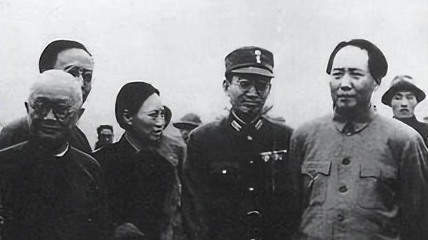 45年有记者问毛主席：“你能打败老蒋吗？“伟人巧妙回答令人佩服