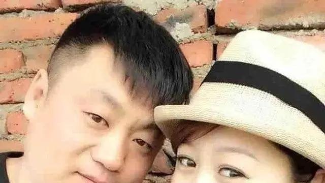 宋晓峰：拜师赵本山成名，不抛弃患难妻子，如今活成人生赢家