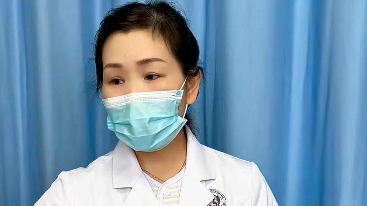 孕妈顺产时，不会用力满脸都是出血点i