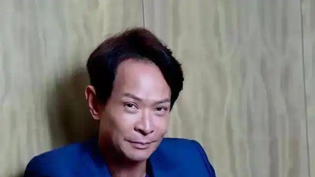 "万年绿叶"暴瘦引关注，梁朝伟前首席伴郎63岁仍孤影