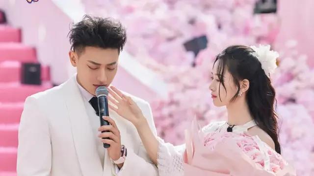 黄子韬结婚了，老婆是生完还是根本没怀孕？近照小腹平坦零孕味