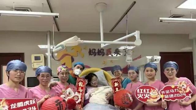 龙宝宝‘挤爆’产房？龙年生育热潮背后藏了哪些冷思考