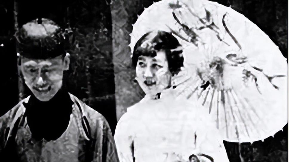 27年，川岛芳子与甘珠尔扎布的结婚照，那年他24岁，正值弱冠之年