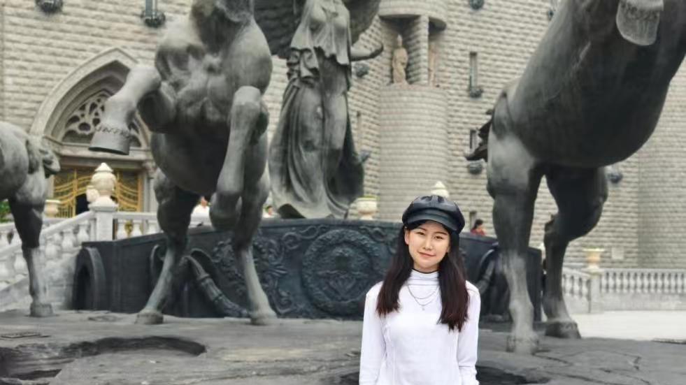 新视野：青年画家康滕亦晴油画作品欣赏