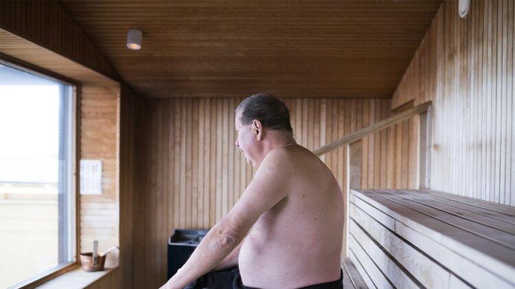 出汗真的跟疾病有关，医生提醒：容易出汗的人，要排查一下这4种