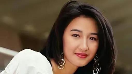 她是光艺三花旦之一，清纯低调，不争名夺利却友谊爱情双赢