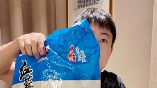 东北雨姐带货翻车事件引发热议，网友们纷纷吐槽她的诚信问题！