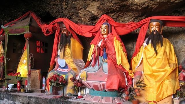 汉中西乡县的红崖洞虽然不大，但它包含的历史典故倒是很有来头