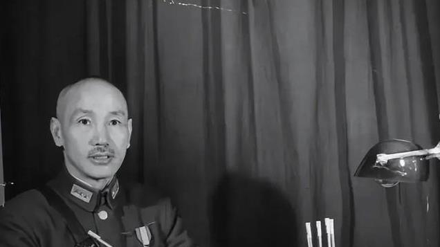 1938年11月蒋介石突然接到电话：“校长，湖南新河的火放错了！”
