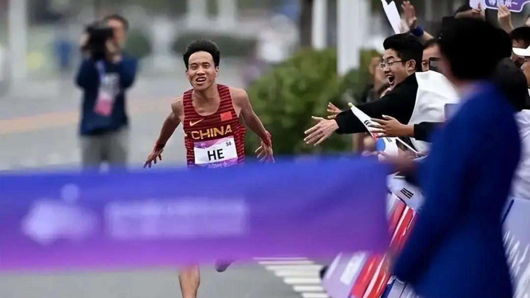 顶级马拉松跑者月跑量曝光，跑友：太拼了！