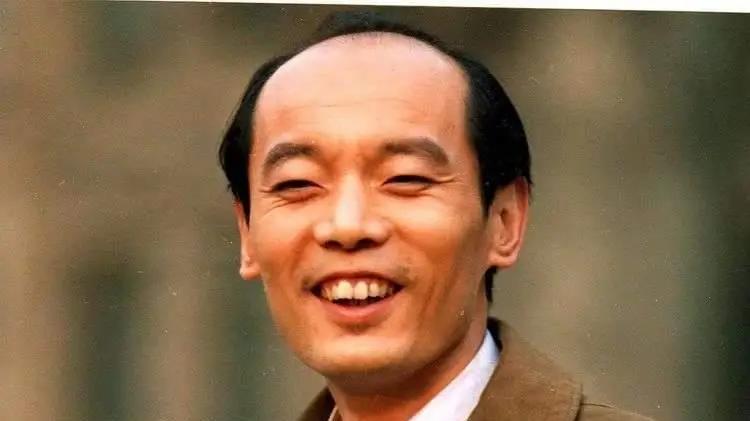 他是国民影帝，妻子是真不漂亮，他们却相守多年，她有什么魅力？