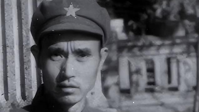 30岁师长新婚夜失踪，次日扛十几个箱子回来，连夜去敌营赚彩礼