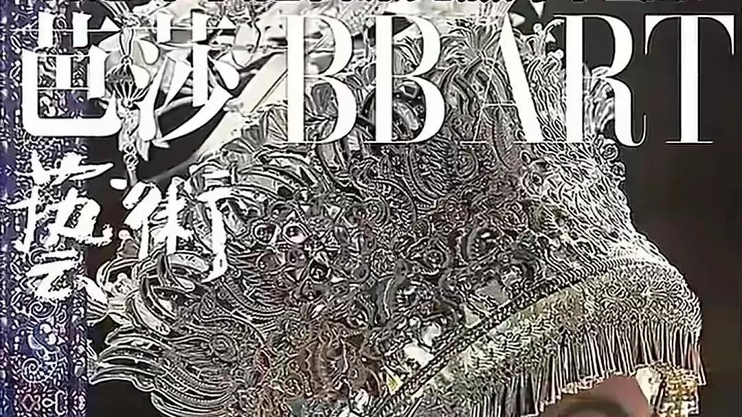 何超琼请好友看文物展，张艺谋弯腰点头被指刻意，两人已敲定合作