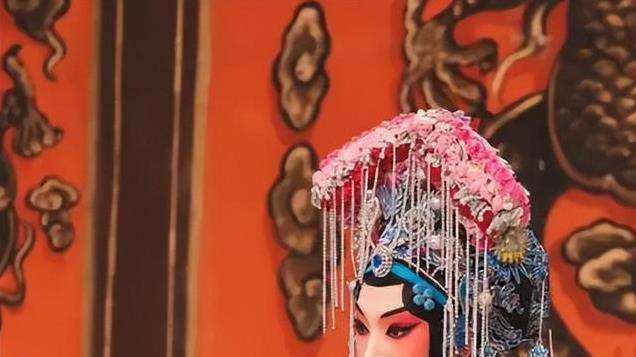 河南年轻人直播搭戏台？京剧是国粹，为何感觉唱豫剧比唱京剧的多