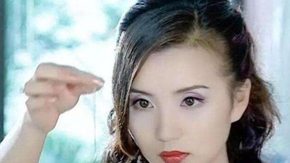 “万人迷”陈好：退圈嫁给富豪，婚后生3胎，如今当老师活出精彩