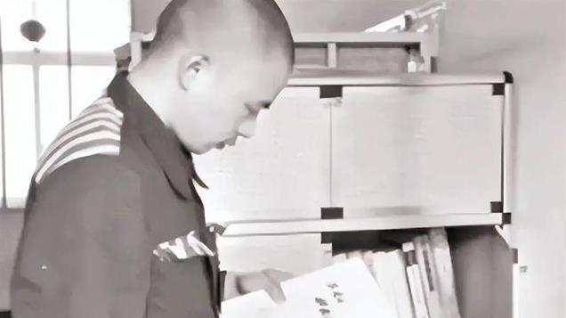 江苏一死刑犯天天研究字典，写满182页纸，1994年法院通知：改判