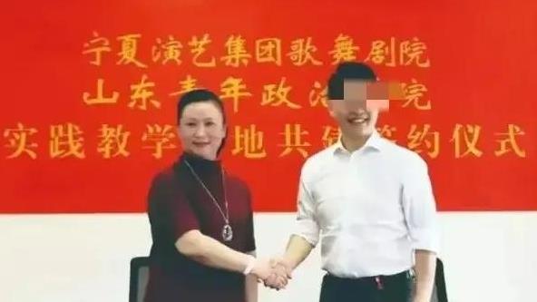 演员陈丽云被查！个人履历被扒，多张高清照流出，56岁仍肤白貌美