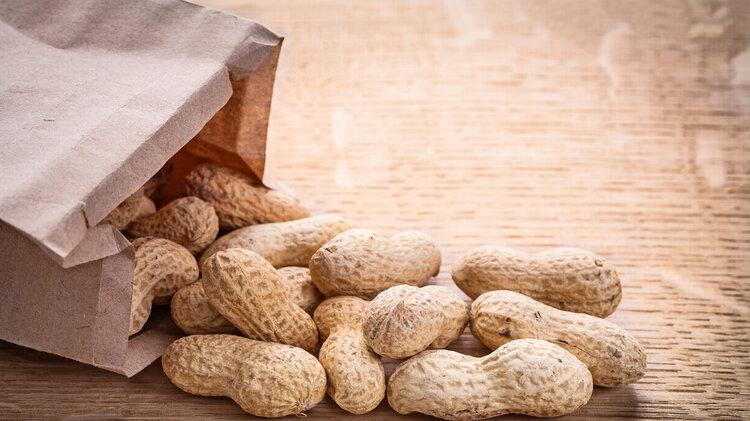 花生是高血脂“祸首”？医生忠告：不想血管堵塞，4物再馋也别吃