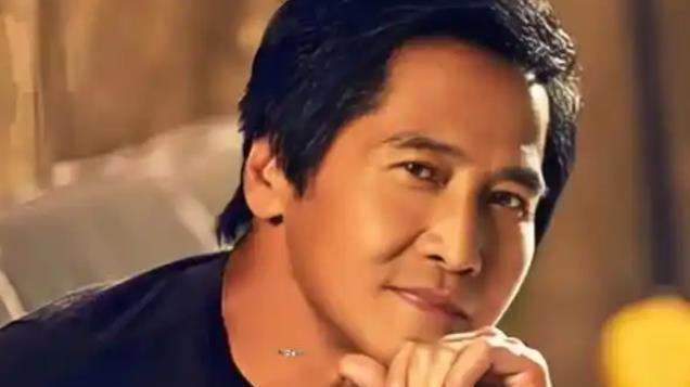 王祖贤近照曝光，57岁五官变化太大，被网友质疑整容后遗症