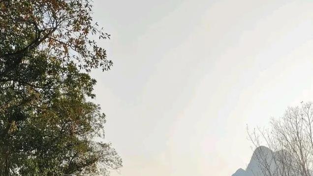 我徒步游览了桂林桃花江到荃塘村路段，一路心旷神怡。