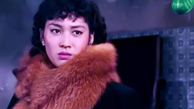 她容貌胜过谢芳，才华不输徐玉兰，低谷时与丈夫离婚，现状如何？