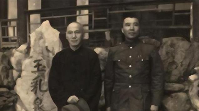 王耀武被俘，家中搜出2辆拖拉机，陈毅诧异：你藏这玩意干什么？