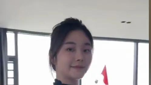 劳斯莱斯女车主回应：这不是剧本，但很多网友还是深信不疑
