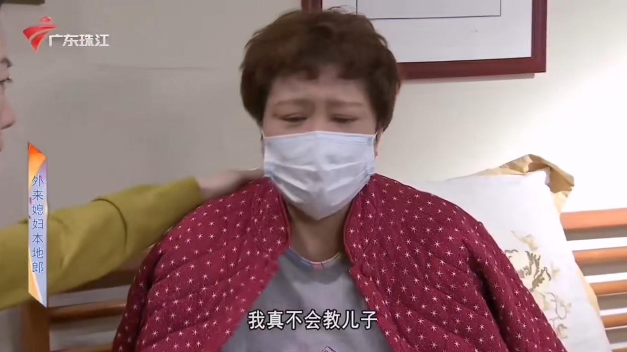 《外来媳妇本地郎》康天庥“抛妻弃母”，苏妙婵与罗飞雁相拥而泣