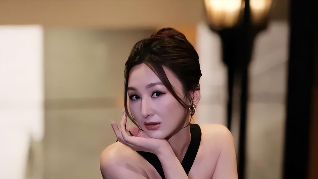 气场碾压江疏影，演技不输佘诗曼，36岁的她靠一巴掌火爆全网