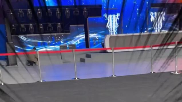 许昕妻子晒超级联赛vlog , 哥哥把爸爸当鼓, 一家三口做拉伸可爱幸福