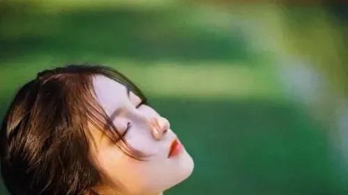 我们每月给儿子补贴5000，就这媳妇还嫌少，让我们隔着栅栏看孙子