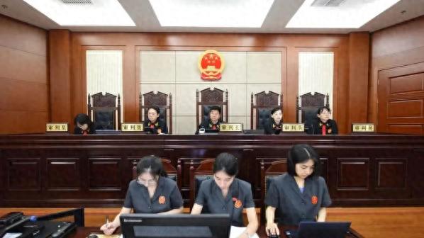2020年，退伍老兵遭保安连踹17脚，4个月后离世，打人者被判死刑